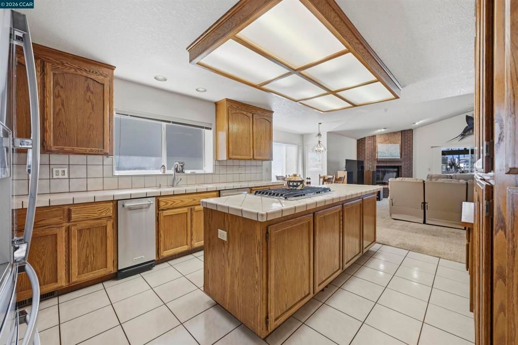 Image 17 of property listing at 2008 Windward Pt, Discovery Bay, CA 94505