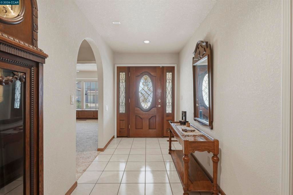 Image 7 of property listing at 2008 Windward Pt, Discovery Bay, CA 94505