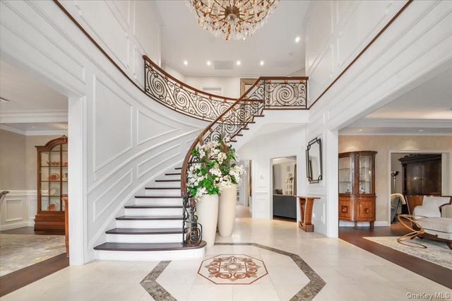 6 Westmoreland Place, Douglaston, NY 11363