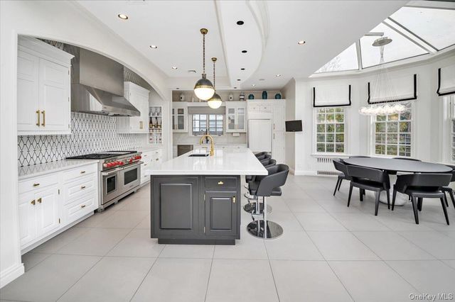 6 Westmoreland Place, Douglaston, NY 11363