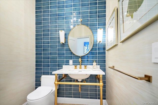 6 Westmoreland Place, Douglaston, NY 11363