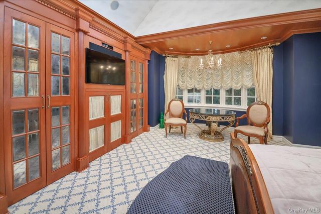 6 Westmoreland Place, Douglaston, NY 11363