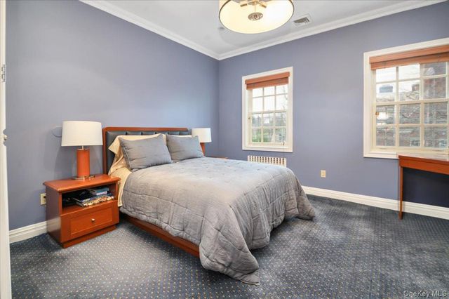 6 Westmoreland Place, Douglaston, NY 11363