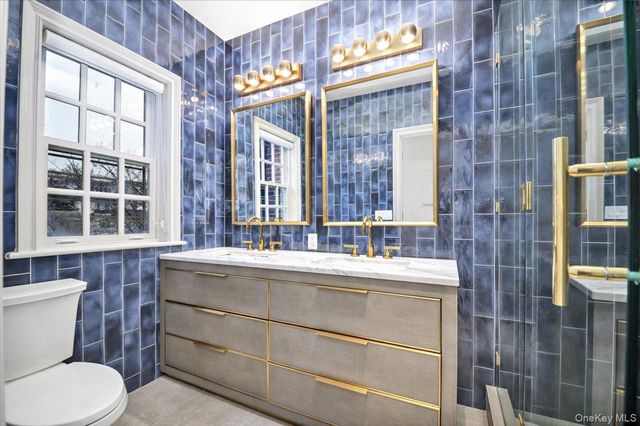 6 Westmoreland Place, Douglaston, NY 11363