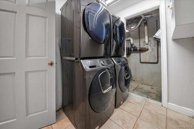 6 Westmoreland Place, Douglaston, NY 11363