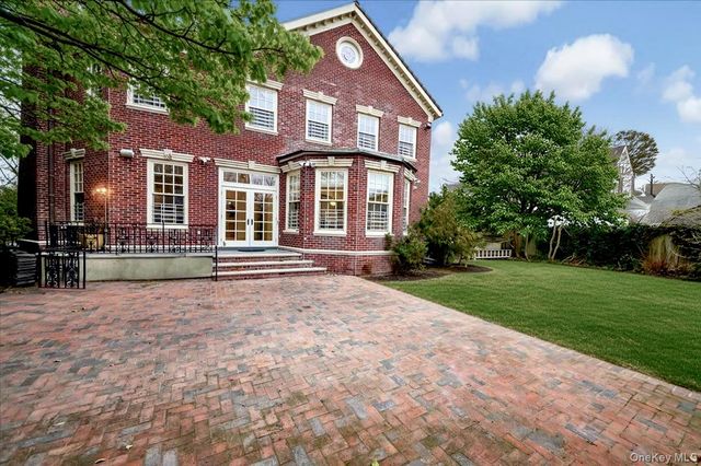 6 Westmoreland Place, Douglaston, NY 11363