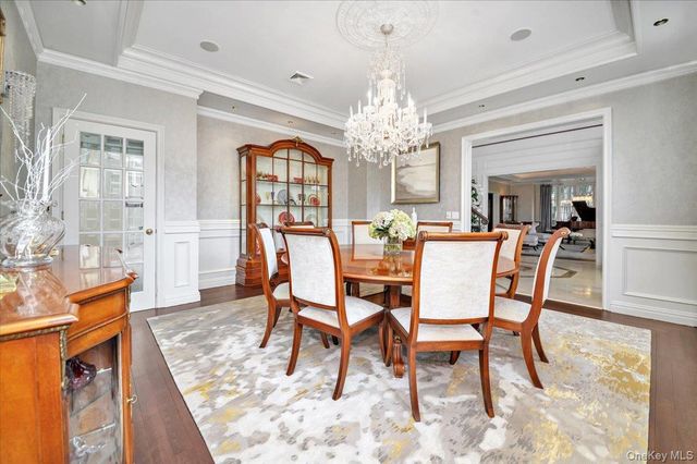 6 Westmoreland Place, Douglaston, NY 11363