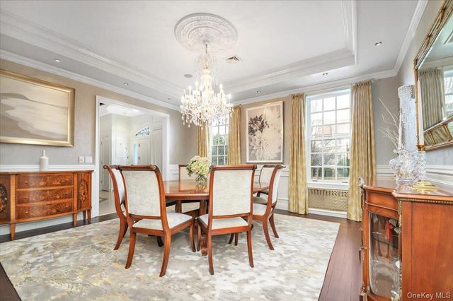 6 Westmoreland Place, Douglaston, NY 11363