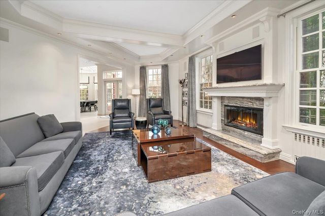 6 Westmoreland Place, Douglaston, NY 11363