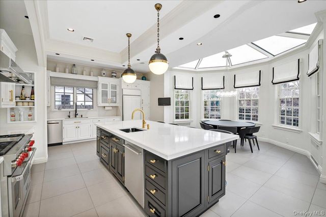 6 Westmoreland Place, Douglaston, NY 11363