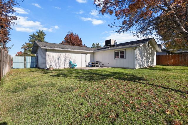 1261 Woodside Meadows Drive, Redding, CA 96002