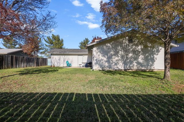 1261 Woodside Meadows Drive, Redding, CA 96002