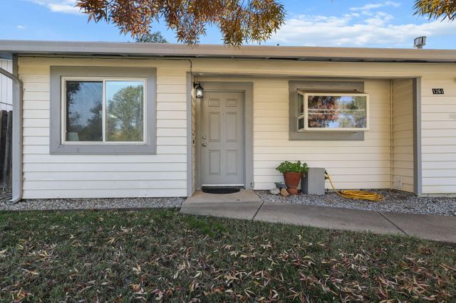 1261 Woodside Meadows Drive, Redding, CA 96002