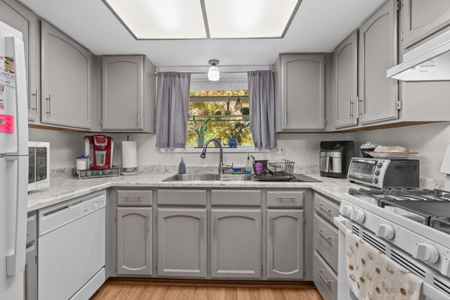 1261 Woodside Meadows Drive, Redding, CA 96002