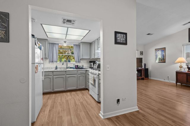 1261 Woodside Meadows Drive, Redding, CA 96002