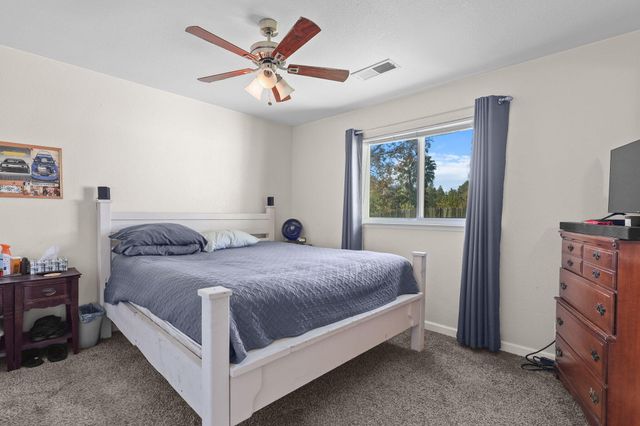 1261 Woodside Meadows Drive, Redding, CA 96002