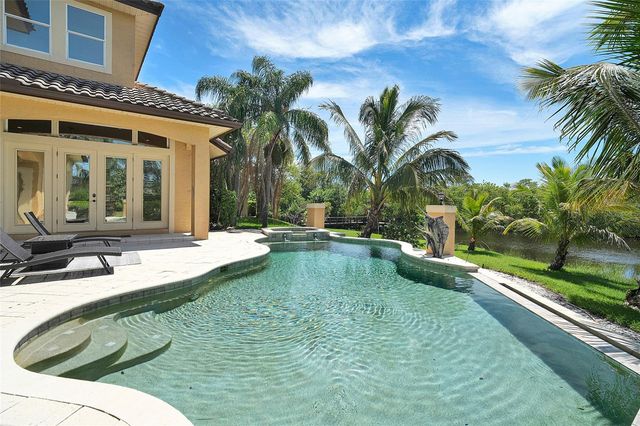 8707 SILVERTHORN ROAD, Seminole, FL 33777