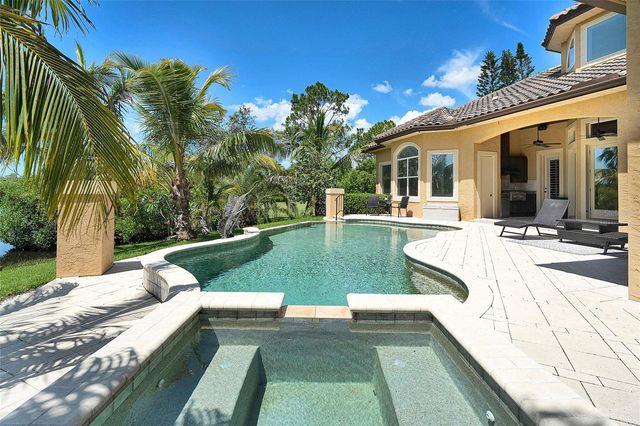 8707 SILVERTHORN ROAD, Seminole, FL 33777