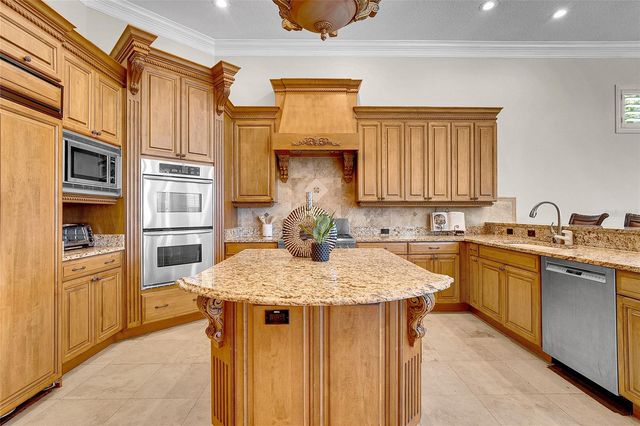 8707 SILVERTHORN ROAD, Seminole, FL 33777