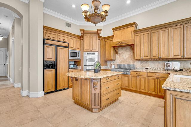 8707 SILVERTHORN ROAD, Seminole, FL 33777