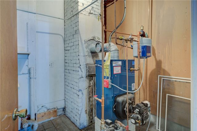 1 Hanley Farm Road, Warren, RI 02885