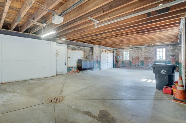 1 Hanley Farm Road, Warren, RI 02885