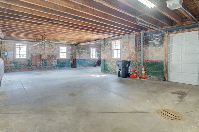 1 Hanley Farm Road, Warren, RI 02885