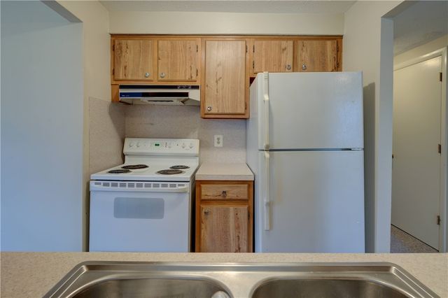 1 Hanley Farm Road, Warren, RI 02885