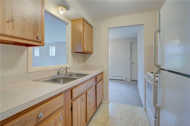 1 Hanley Farm Road, Warren, RI 02885