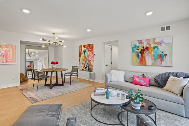 6328 Barrie Road 3M, Edina, MN 55435