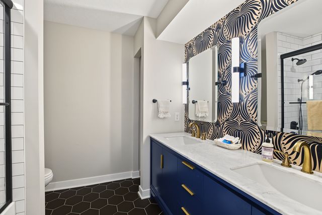 6328 Barrie Road 3M, Edina, MN 55435