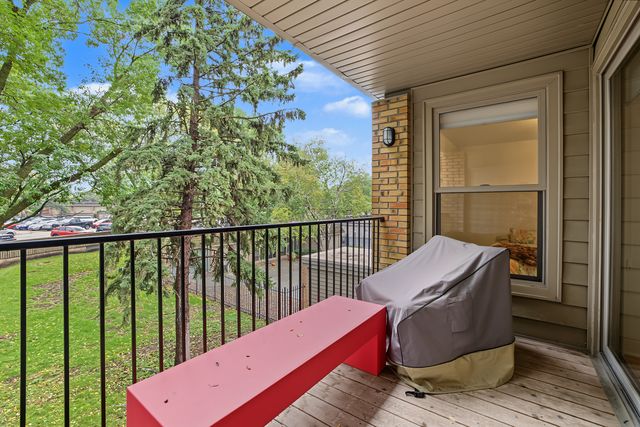 6328 Barrie Road 3M, Edina, MN 55435