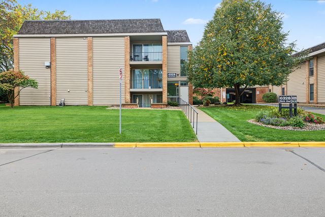 6328 Barrie Road 3M, Edina, MN 55435