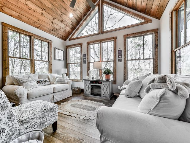 208 Weeks Drive, Ellijay, GA 30540