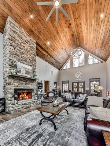 208 Weeks Drive, Ellijay, GA 30540