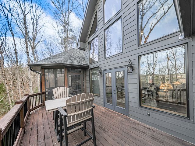 208 Weeks Drive, Ellijay, GA 30540