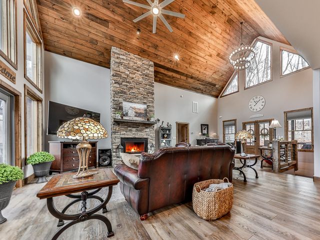208 Weeks Drive, Ellijay, GA 30540