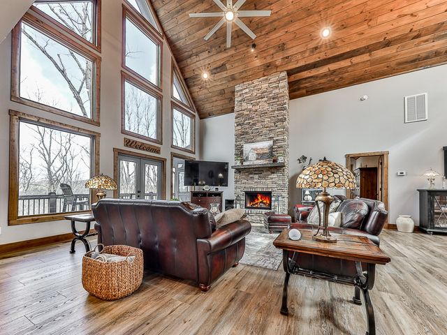 208 Weeks Drive, Ellijay, GA 30540