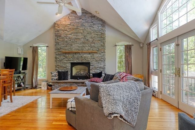 8 Shady Lane Dr, Burlington, MA 01803