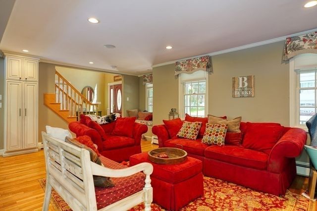 8 Shady Lane Dr, Burlington, MA 01803