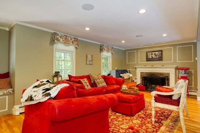 8 Shady Lane Dr, Burlington, MA 01803
