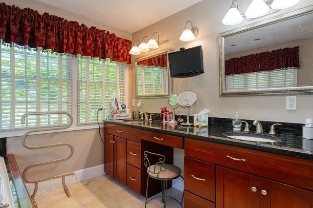 8 Shady Lane Dr, Burlington, MA 01803