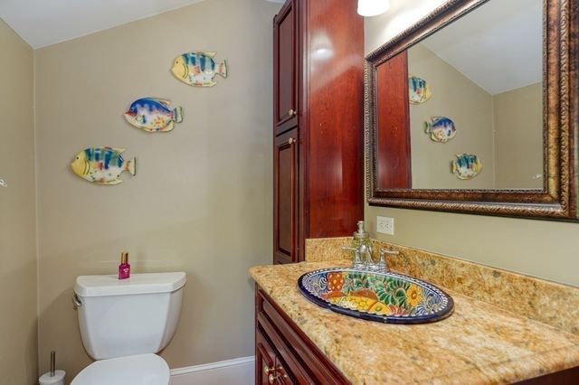 8 Shady Lane Dr, Burlington, MA 01803