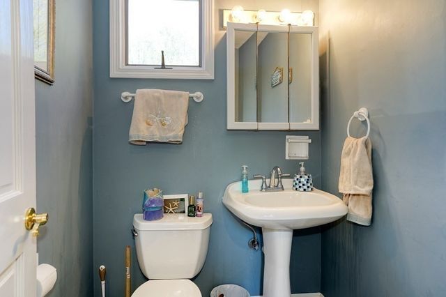 8 Shady Lane Dr, Burlington, MA 01803