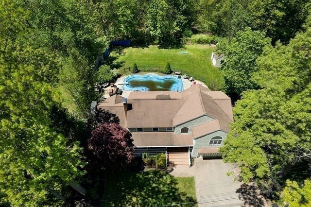 8 Shady Lane Dr, Burlington, MA 01803