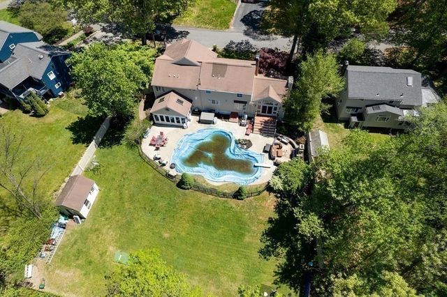 8 Shady Lane Dr, Burlington, MA 01803