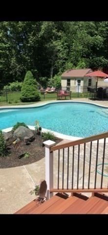8 Shady Lane Dr, Burlington, MA 01803