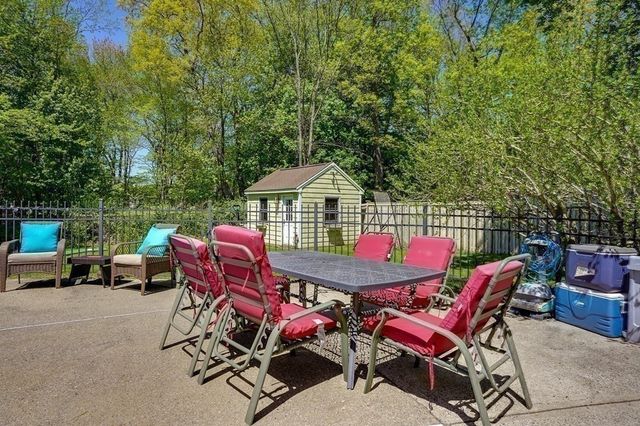 8 Shady Lane Dr, Burlington, MA 01803