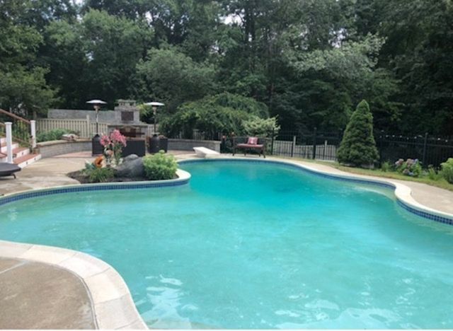 8 Shady Lane Dr, Burlington, MA 01803