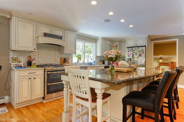 8 Shady Lane Dr, Burlington, MA 01803